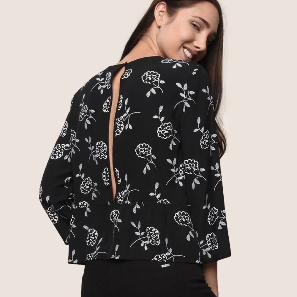 A|X Armani Exchange DEEP KEYHOLE-BACK BLOUSE - Picture 5 of 15